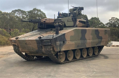 Rheinmetall_selects_Cook_Defence_Systems_TR40_track_for_LYNX_KF41_IFV_for_Australian_Army_925_001.jpg