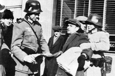 Fake_Nazi_soldiers_assaulting_a_Winnipeg_Free_Press_newsie,_19_February_1942.jpg